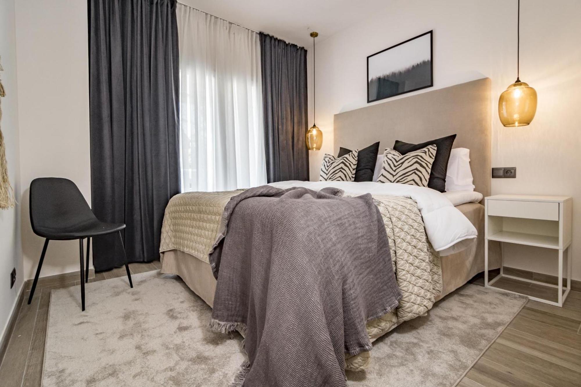 Pr - Stunning Flat Front Line Beach Puerto Banus Marbella Eksteriør billede
